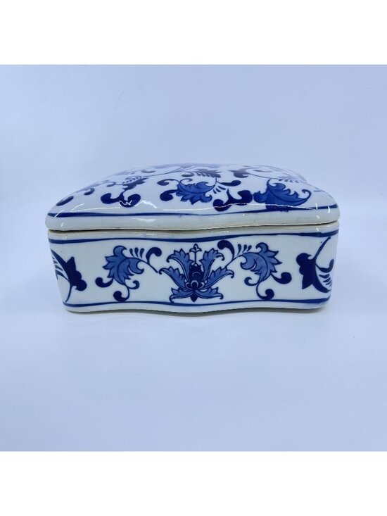Other - vintage blue & white ceramic trinket box with floral design chinoiserie keepsake